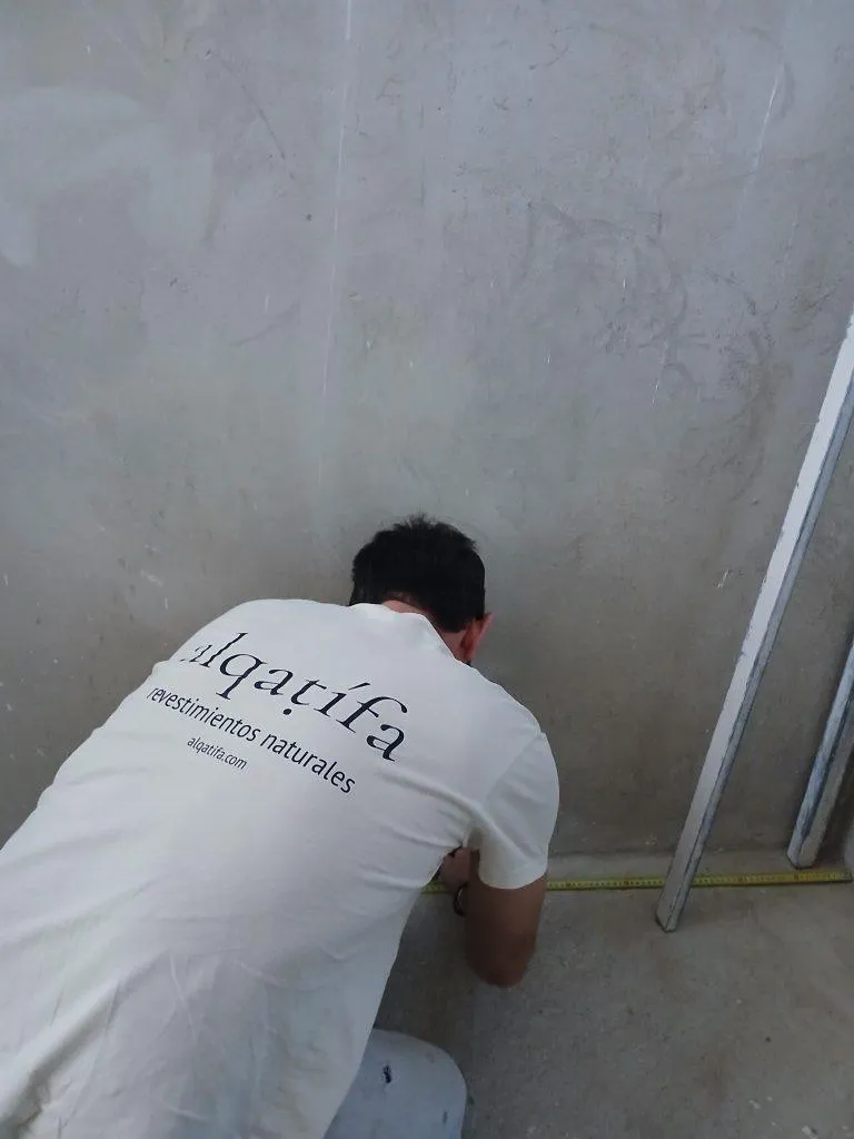 Jesús Moral replanteando una escalera de bóveda en Algarrobo, Málaga