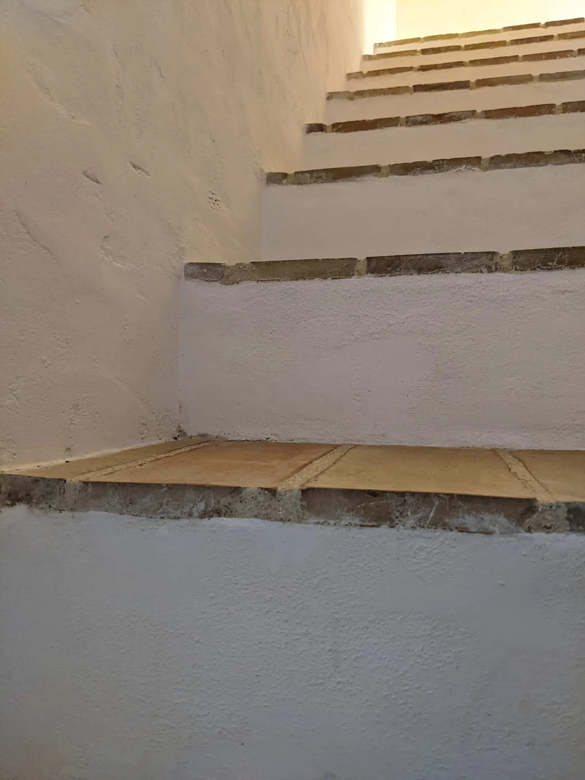 Suelos de barro tradicional de Vélez-Málaga: historia, sostenibilidad y elegancia artesanal